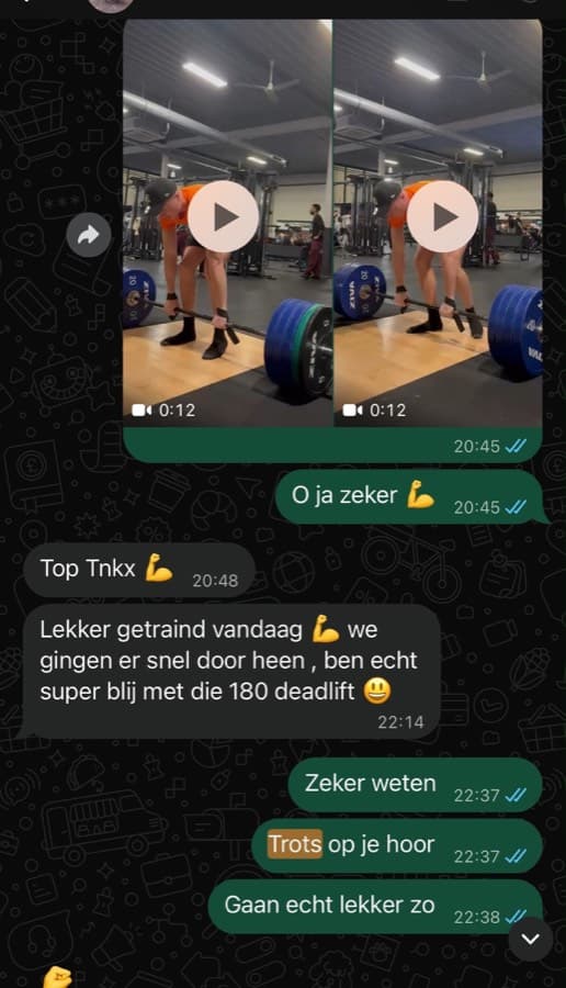 Appje van Mark: hij is super blij met zijn deadlift van 180 kilo. Rian antwoordt dat hij trots op hem is.