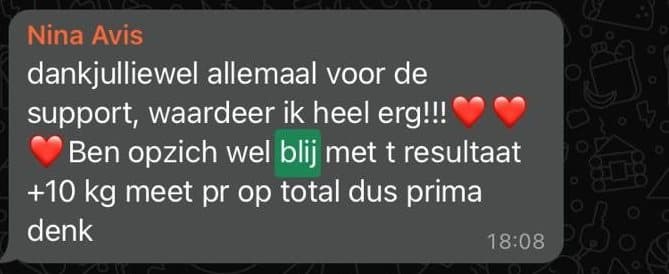 Bericht van Nina Avis in de groepsapp na een wedstrijd: ze bedankt iedereen voor de support en is blij met het resultaat, 10 kilo boven haar wedstrijdrecord op het totaal.